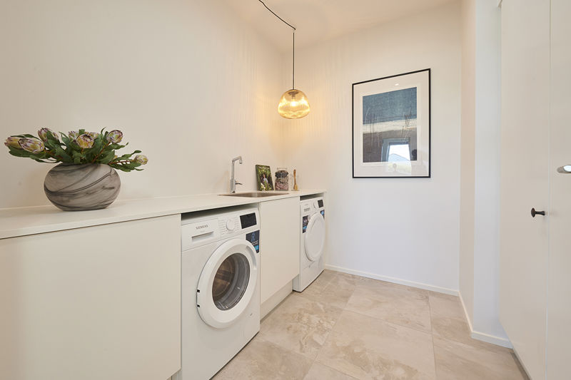 15883 Bryggers Med Vaskeplads