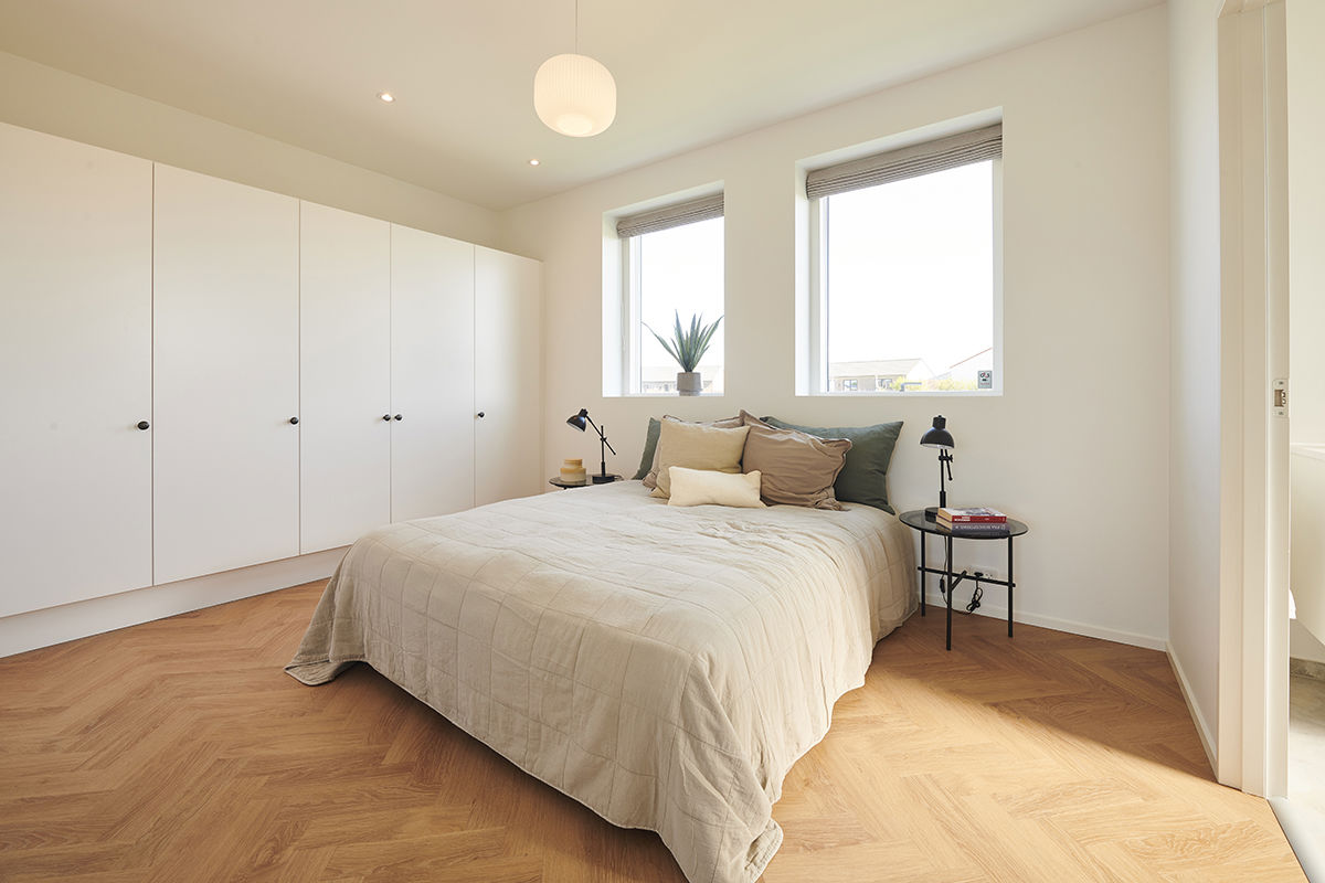 15883 Soveværelse Med Skabsvæg