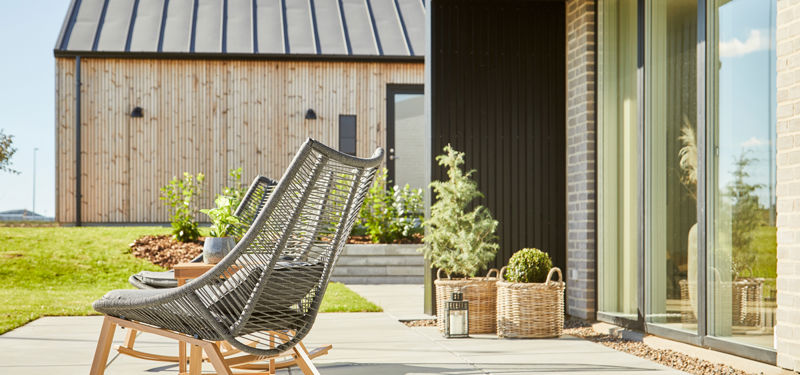 16141 - terrasse i høj sol