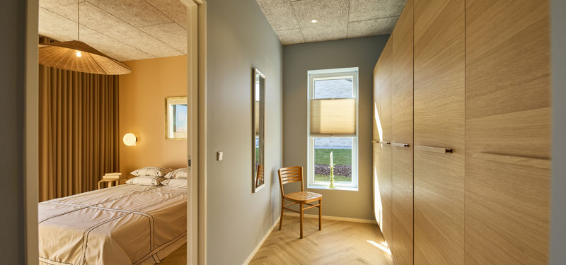 16512 Soveværelse Med Skabsvæg