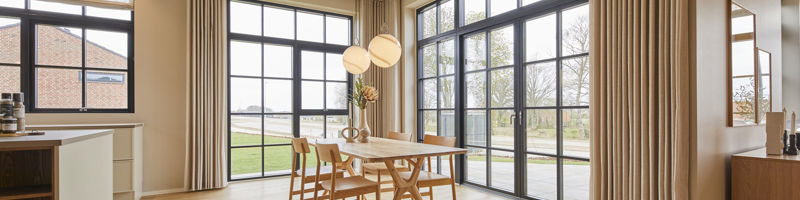 16568 Spisebord Med Kig I Haven