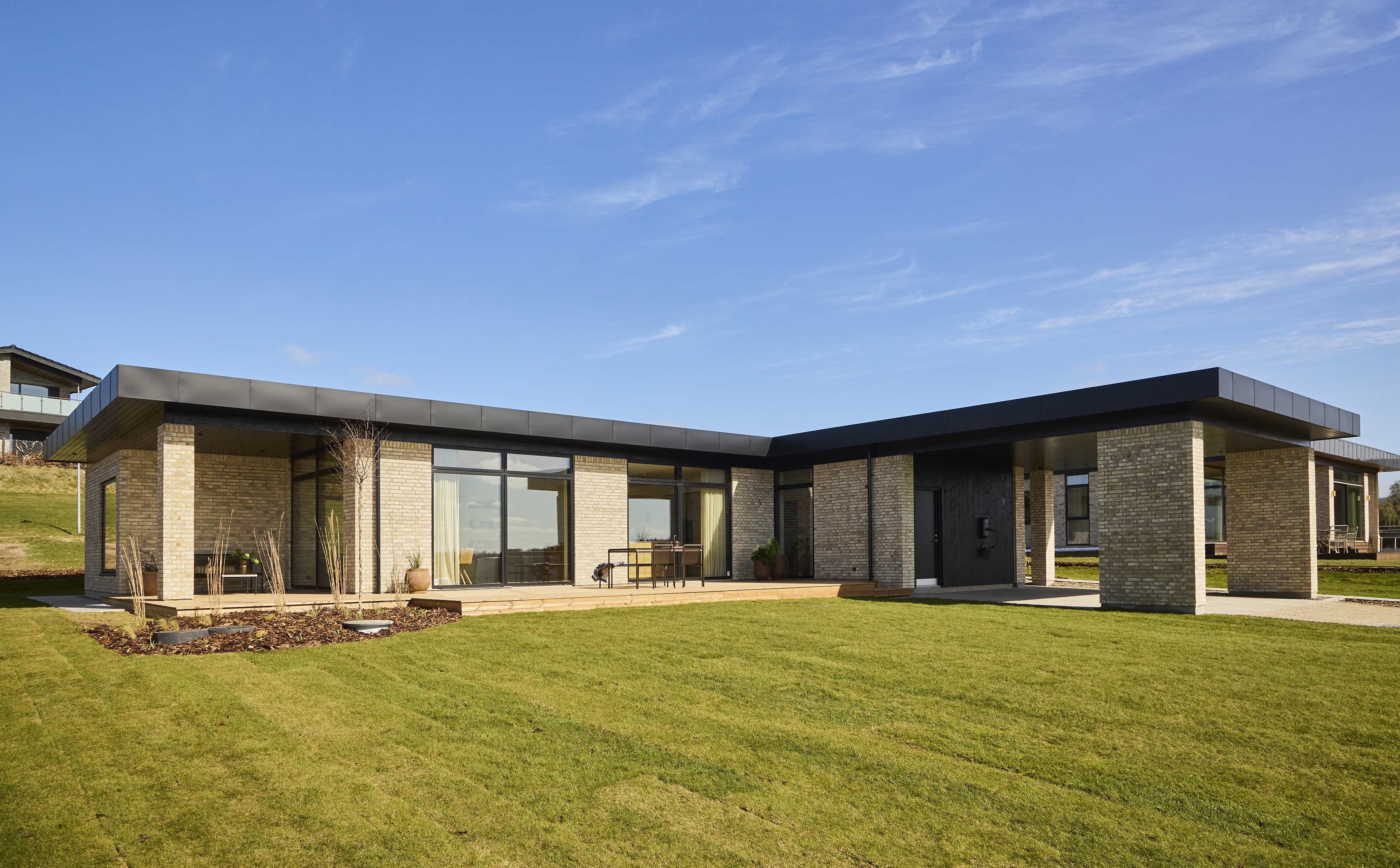 Moderne nybyggeri i 70'er funkis stil – arkitekttegnet facade 