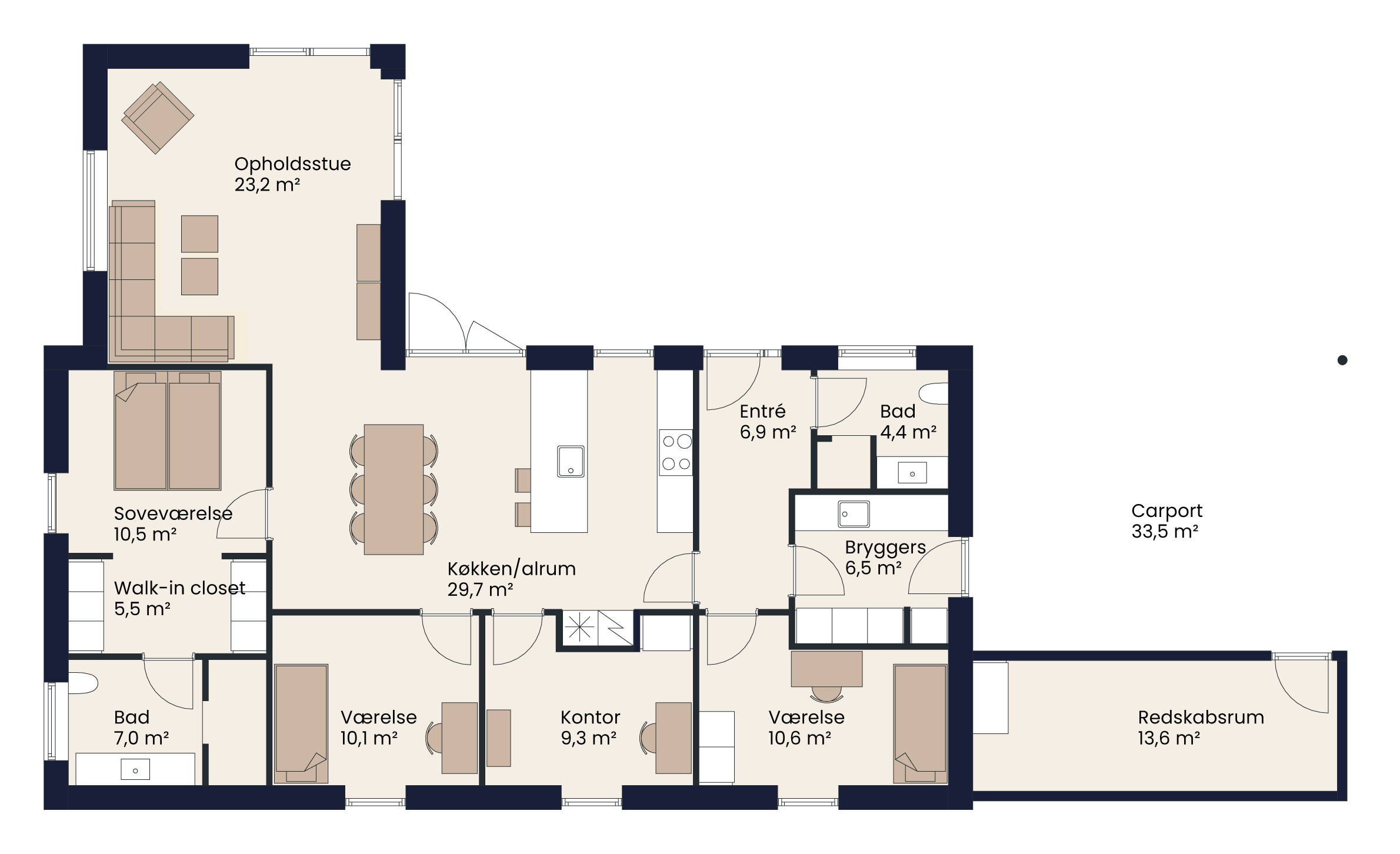 Plantegning af vinkelhus på 151 m² med køkken-alrum i delvis åben forbindelse til stue, forældreafdeling med walk-in og eget bad, to værelser, kontor, bryggers, carport og redskabsrum.