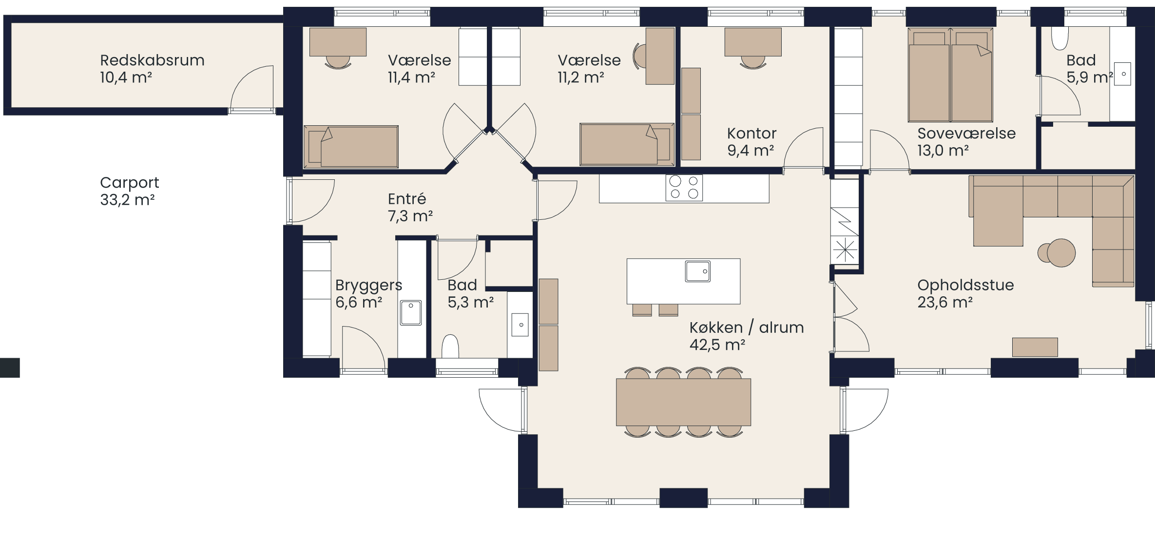 Plantegning af længehus på 164 m² med stort køkken/alrum, separat opholdsstue, to værelser, kontor, forældreafdeling, to badeværelser, bryggers, carport og redskabsrum.